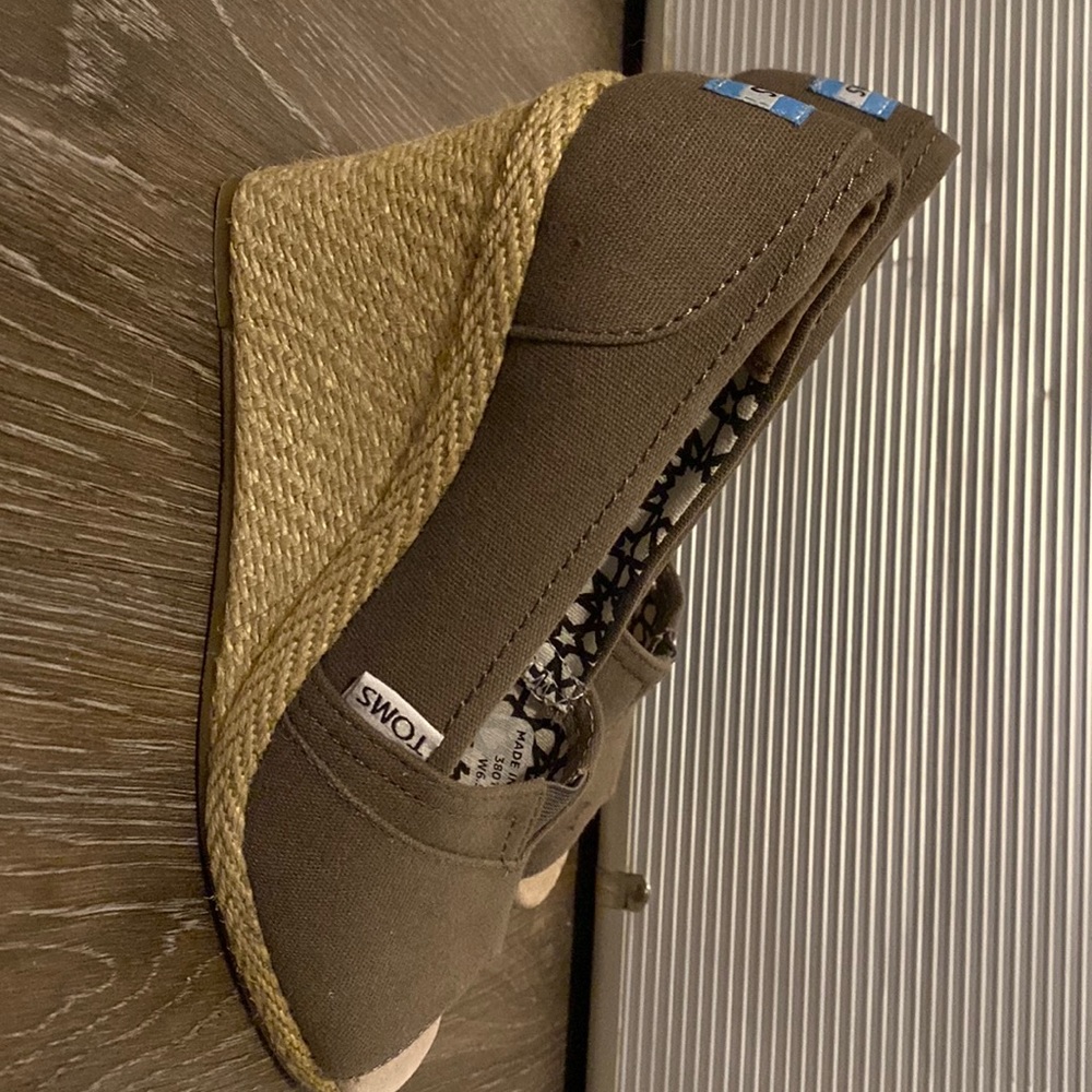 Tom’s Shoes